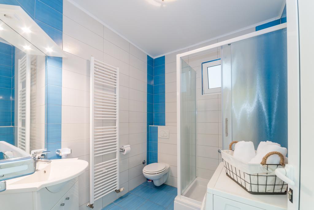 Crowonder Sun&Fun Holiday House With Large Swimming Pool, Playroom And Garden Bibinje Exterior photo